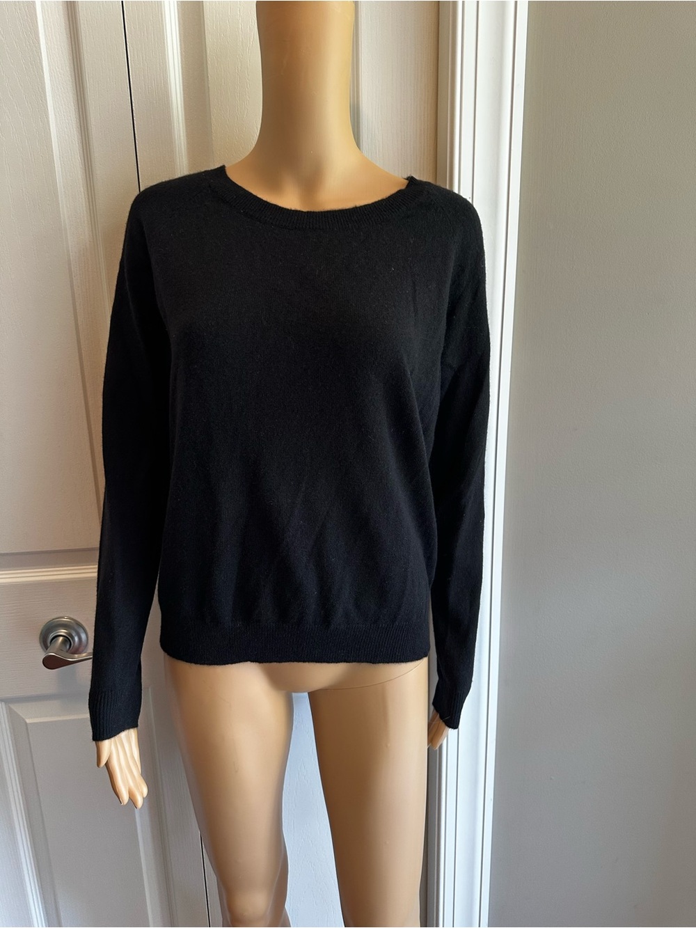 Apt. 9 Black Cashmere Crew Neck Sweater